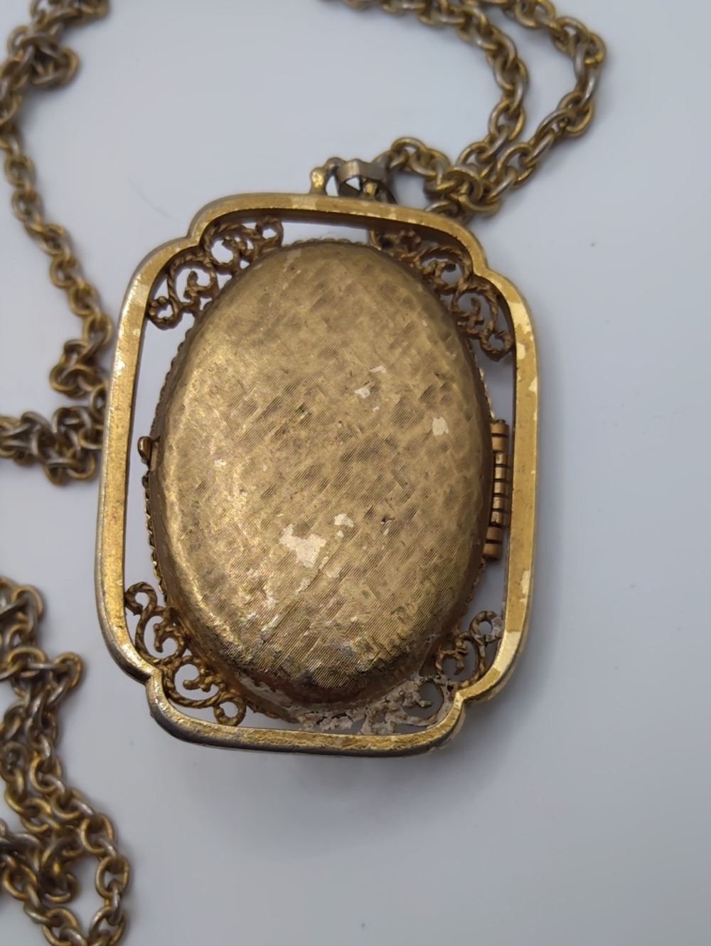 Avon Yesteryear Locket Necklace 1973 - Picture 4 of 8